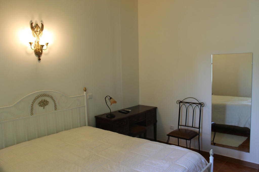 "O Viajante" Low Cost Hotel Estremoz Kültér fotó