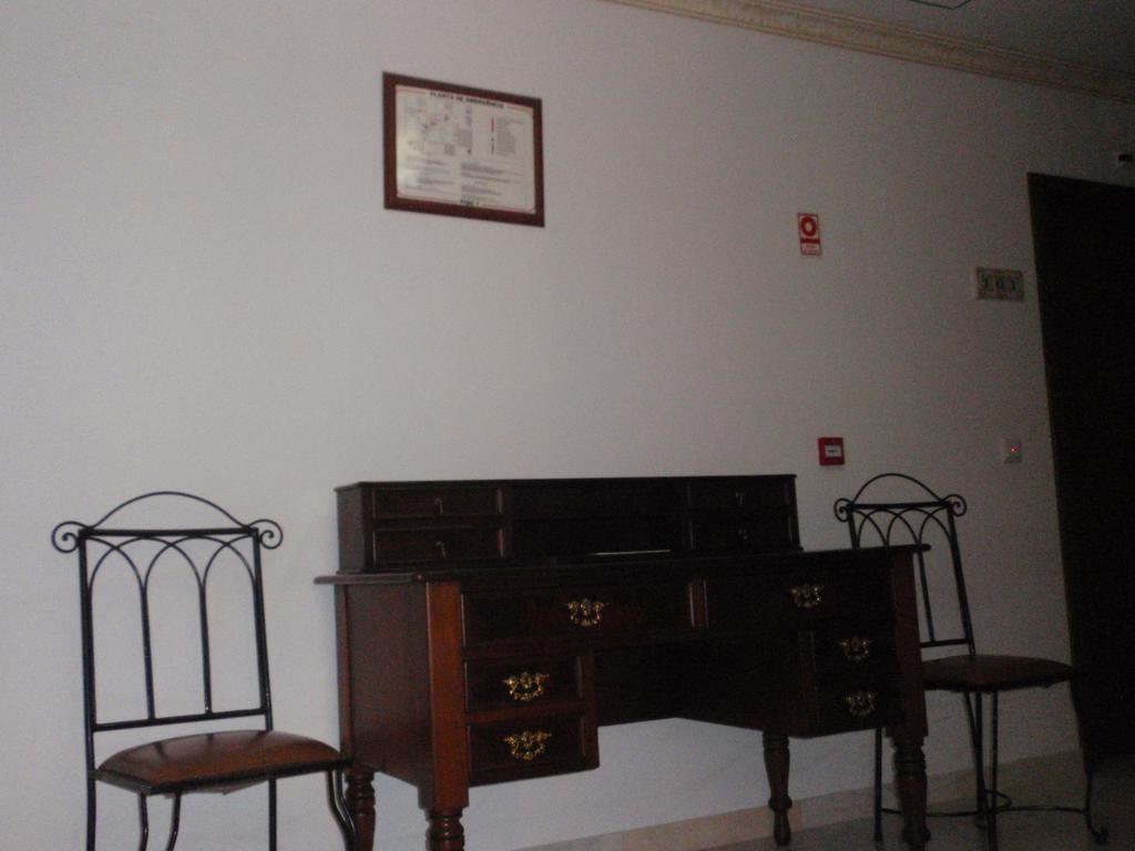 "O Viajante" Low Cost Hotel Estremoz Kültér fotó