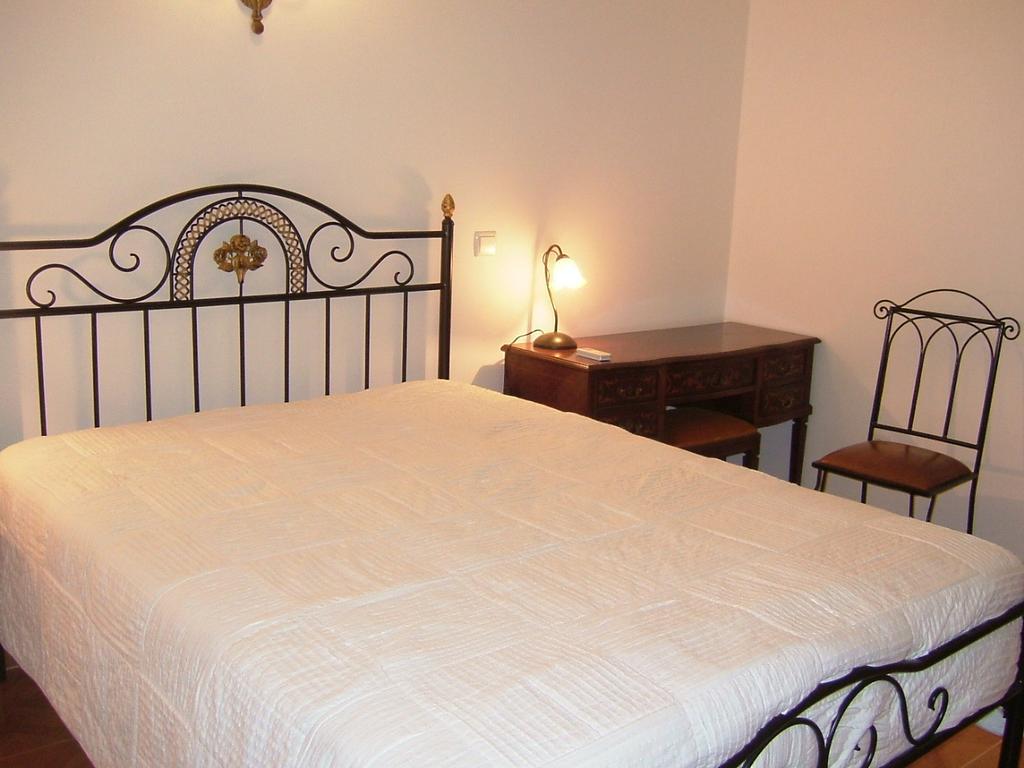 "O Viajante" Low Cost Hotel Estremoz Szoba fotó