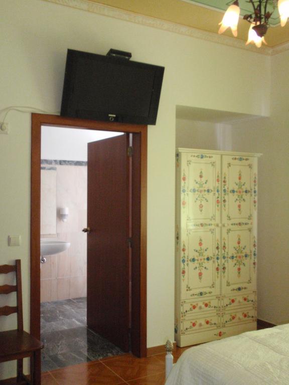 "O Viajante" Low Cost Hotel Estremoz Szoba fotó